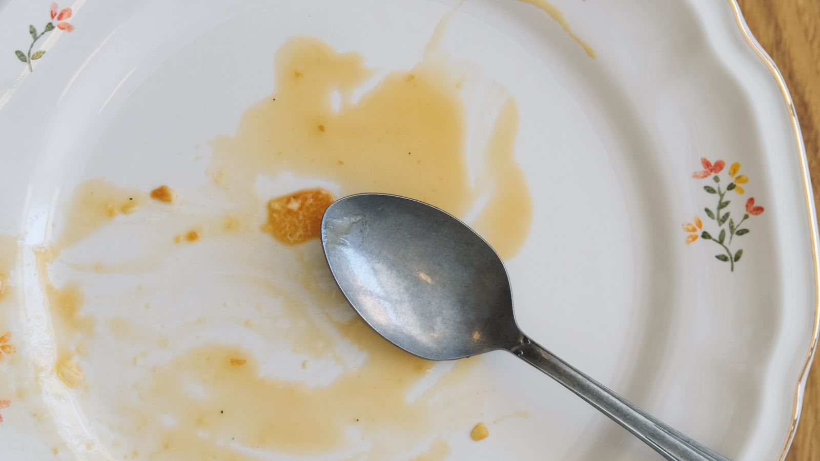 食べ終わって空になった皿